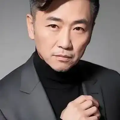 钟由希